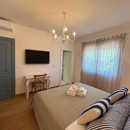 Bed & Breakfast Lupis * Lovište