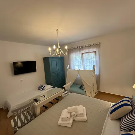 Lupis Gostinjska kuća Loviste