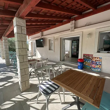 Gostinjska kuća Lupis