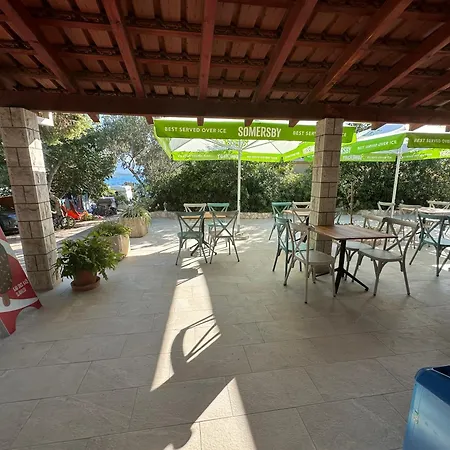 Gostinjska kuća Lupis 3*