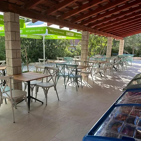 Lupis Gostinjska kuća Loviste