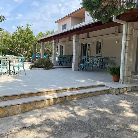 Bed & Breakfast Lupis Lovište