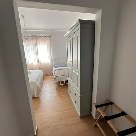 Bed & Breakfast Lupis *